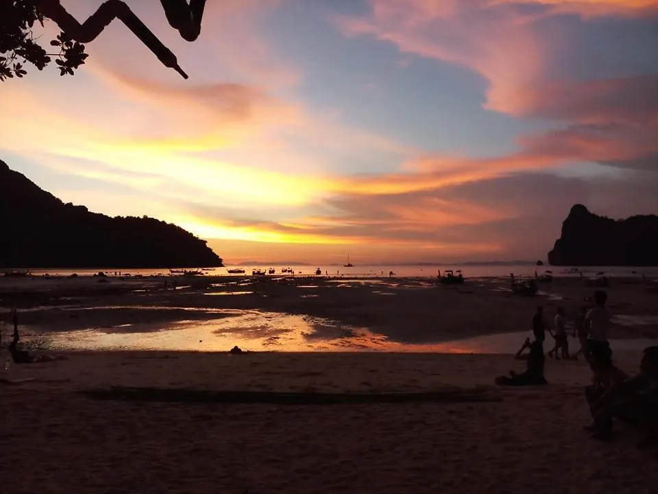 Stones Bar Dorm Rooms Koh Phi Phi Hostel Phi Phi Don