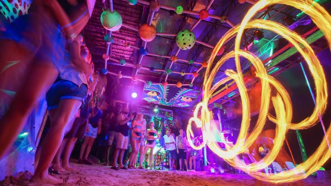 Hostel Stones Bar Dorm Rooms Koh Phi Phi